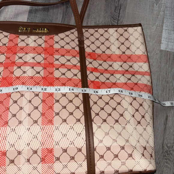 👜Steve Madden Extra Large Checkered Plaid Tote - Picture 7 of 9